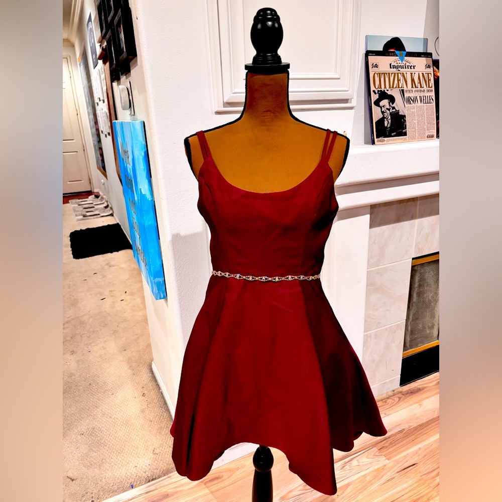 Lovely Windsor formal dress in great condition size 5. Worn only once!